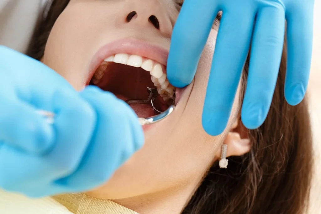 Chicago dentist treating dental abscess emergency at Full Smile Dental Worth Illinois